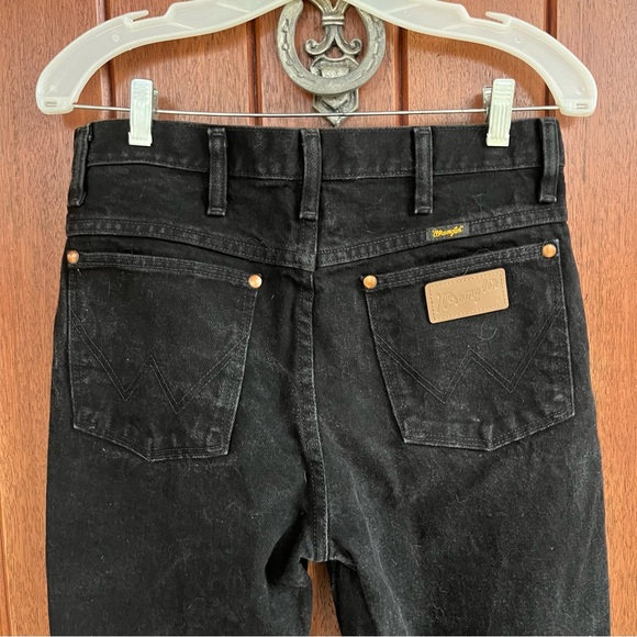 Women’s Wrangler Jeans - Picture 4 of 8